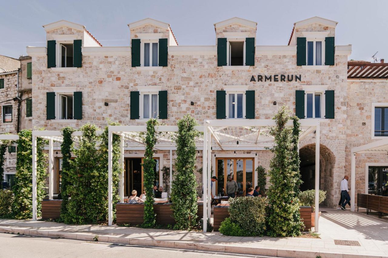 Armerun Heritage Hotel & Residences シベニク エクステリア 写真