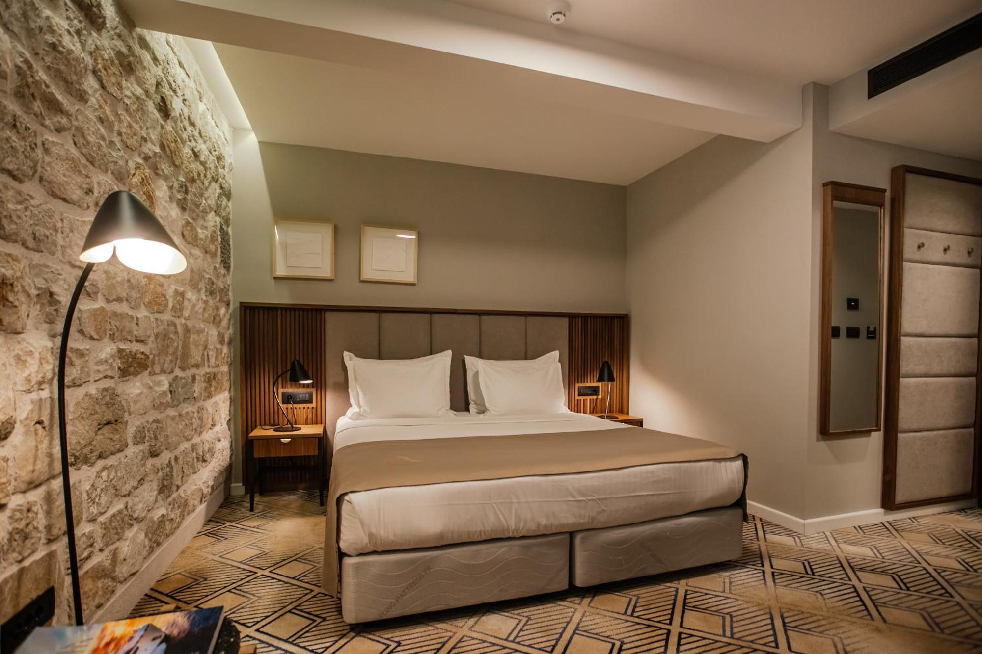Armerun Heritage Hotel & Residences シベニク 部屋 写真