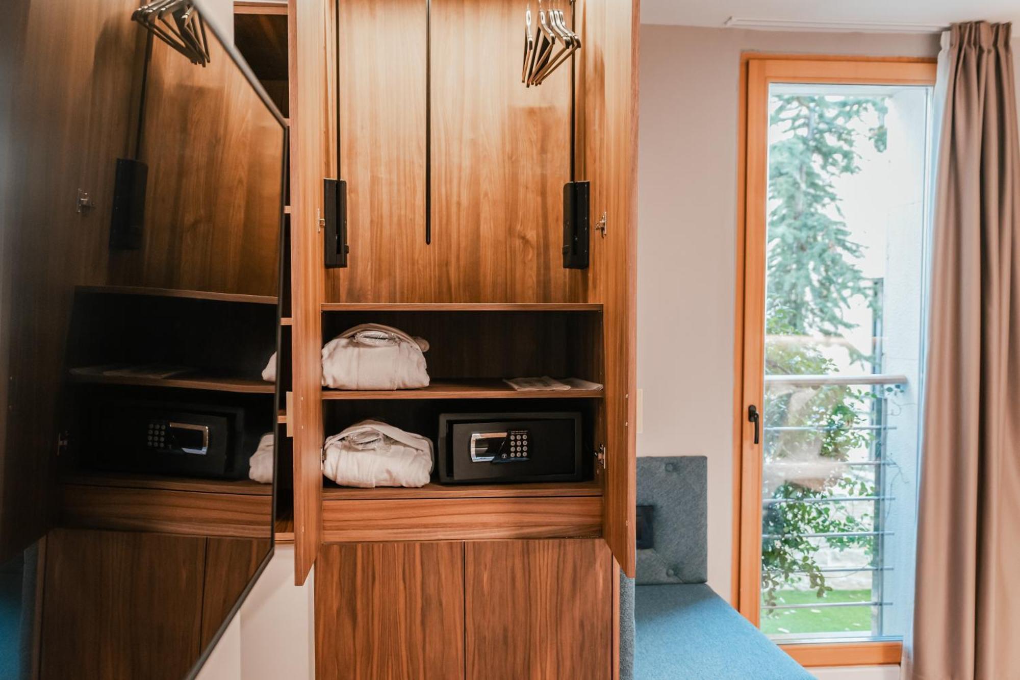 Armerun Heritage Hotel & Residences シベニク 部屋 写真
