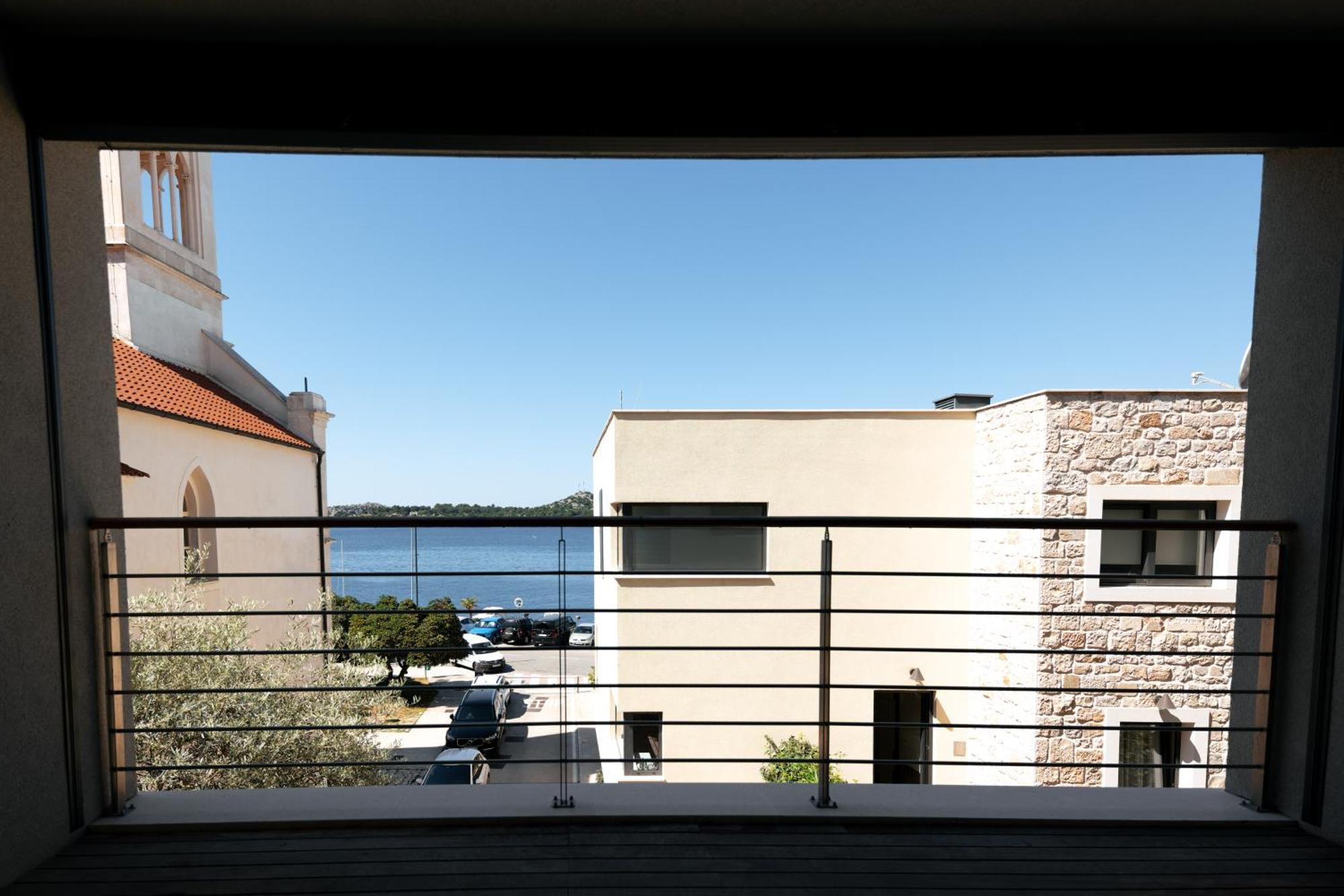 Armerun Heritage Hotel & Residences シベニク エクステリア 写真